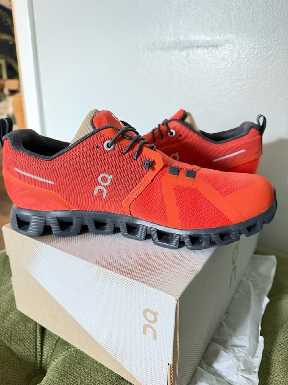 On Running Women’s Cloud 5 Warerproof Red Running Shoes S 8 - Picture 4 of 10